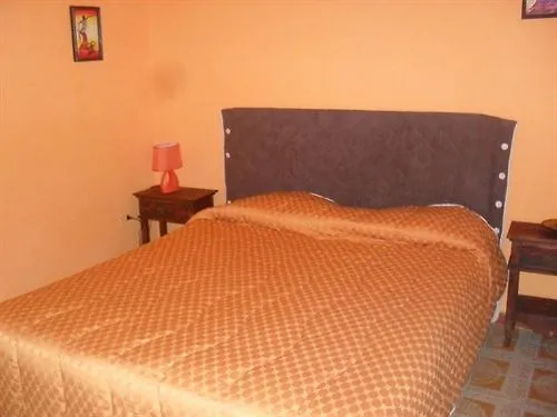 Room Elia Nápoles 2*,