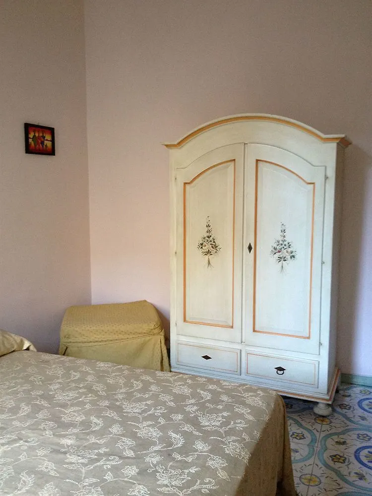 Room Elia Nápoles 2*,