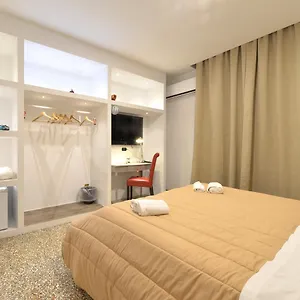 2* Pensión Napoli Central City