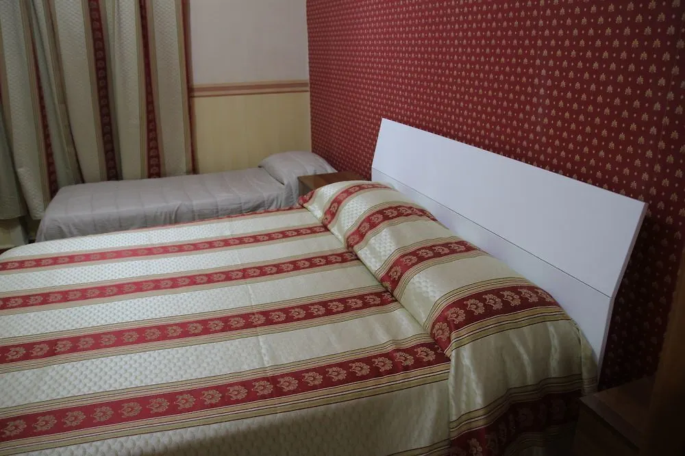 ** Bed & Breakfast Room Elia Naples Italy